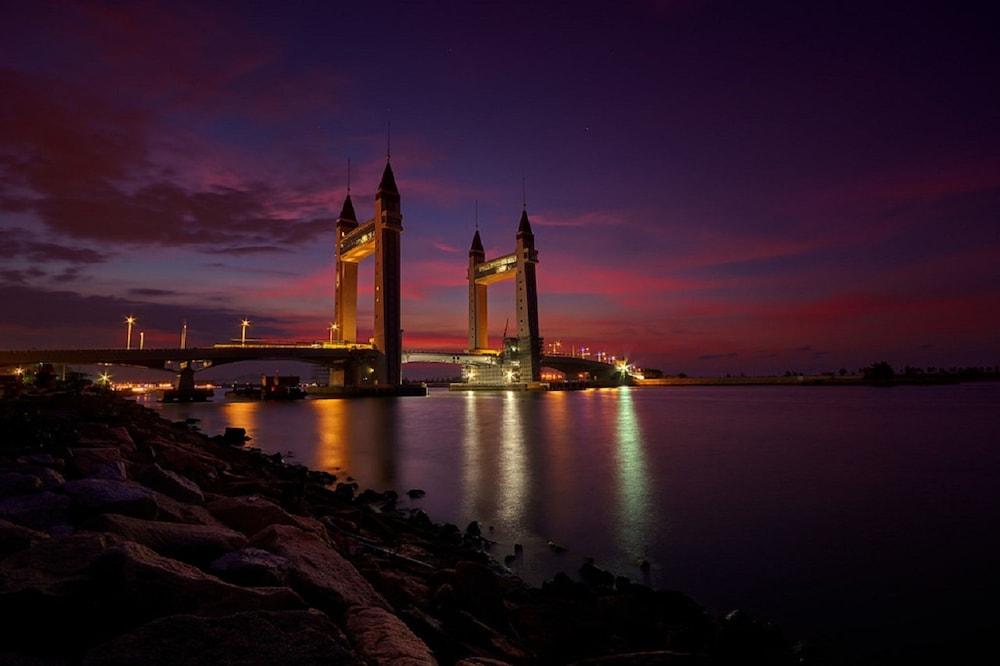 The Grand Puteri Hotel Kuala Terengganu Exterior photo