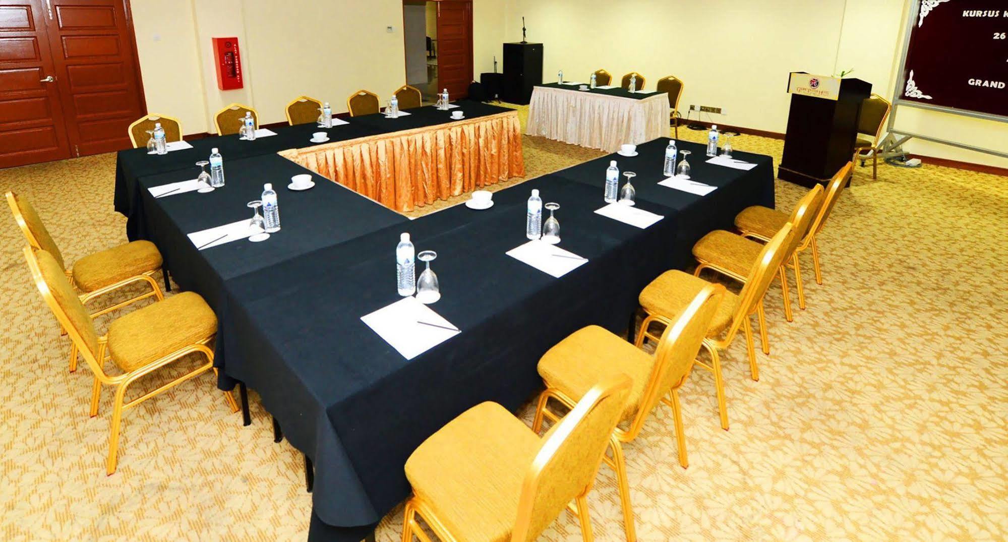 The Grand Puteri Hotel Kuala Terengganu Exterior photo